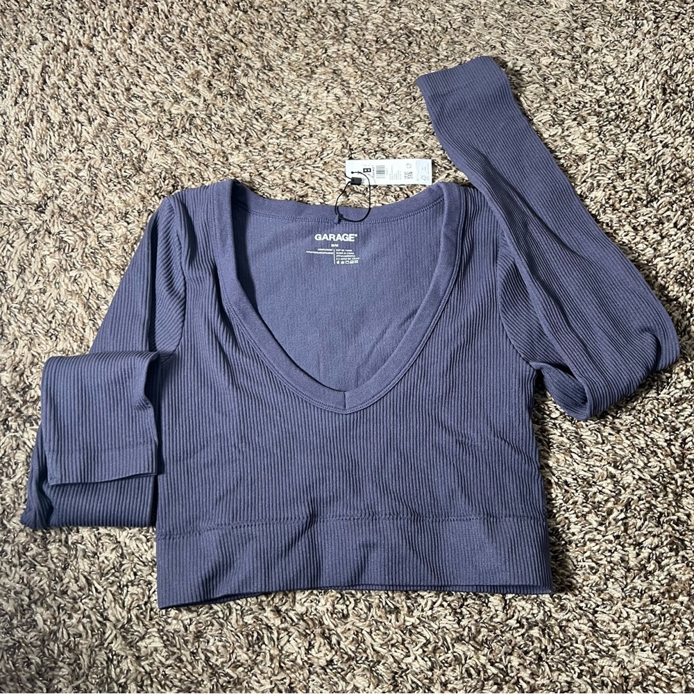 GARAGE NWT M Ribbed long sleeve cropped plunge shirt